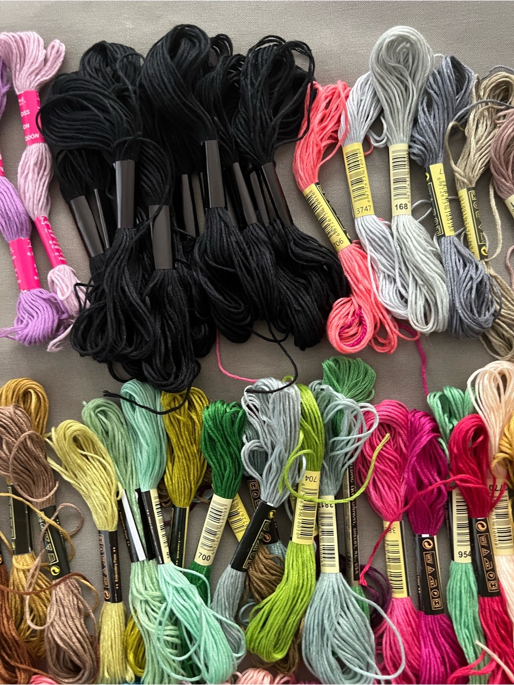Assorted Embroidery Floss Collection Multi-Color Craft Threads 130+ - Picture 4 of 13